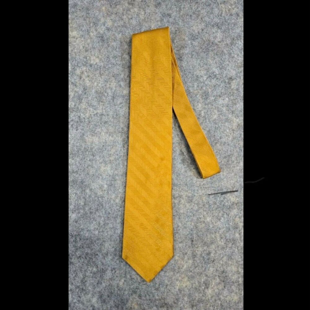 Hickey Freeman 100% Italian Silk Gold Tie Made In USA Herringbone Classic Luxury - Picture 1 of 8