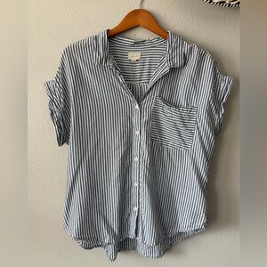 id:23 Blue & White Striped Button Down V-Neck Shirt 100% Tencel Women’s XL