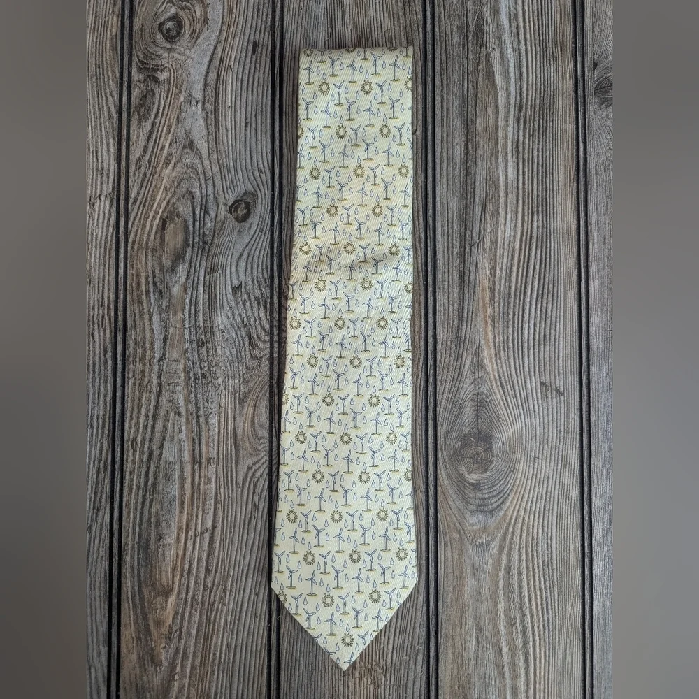 Vineyard Vines 100% Silk Handmade Tie Light Yellow - Picture 1 of 6
