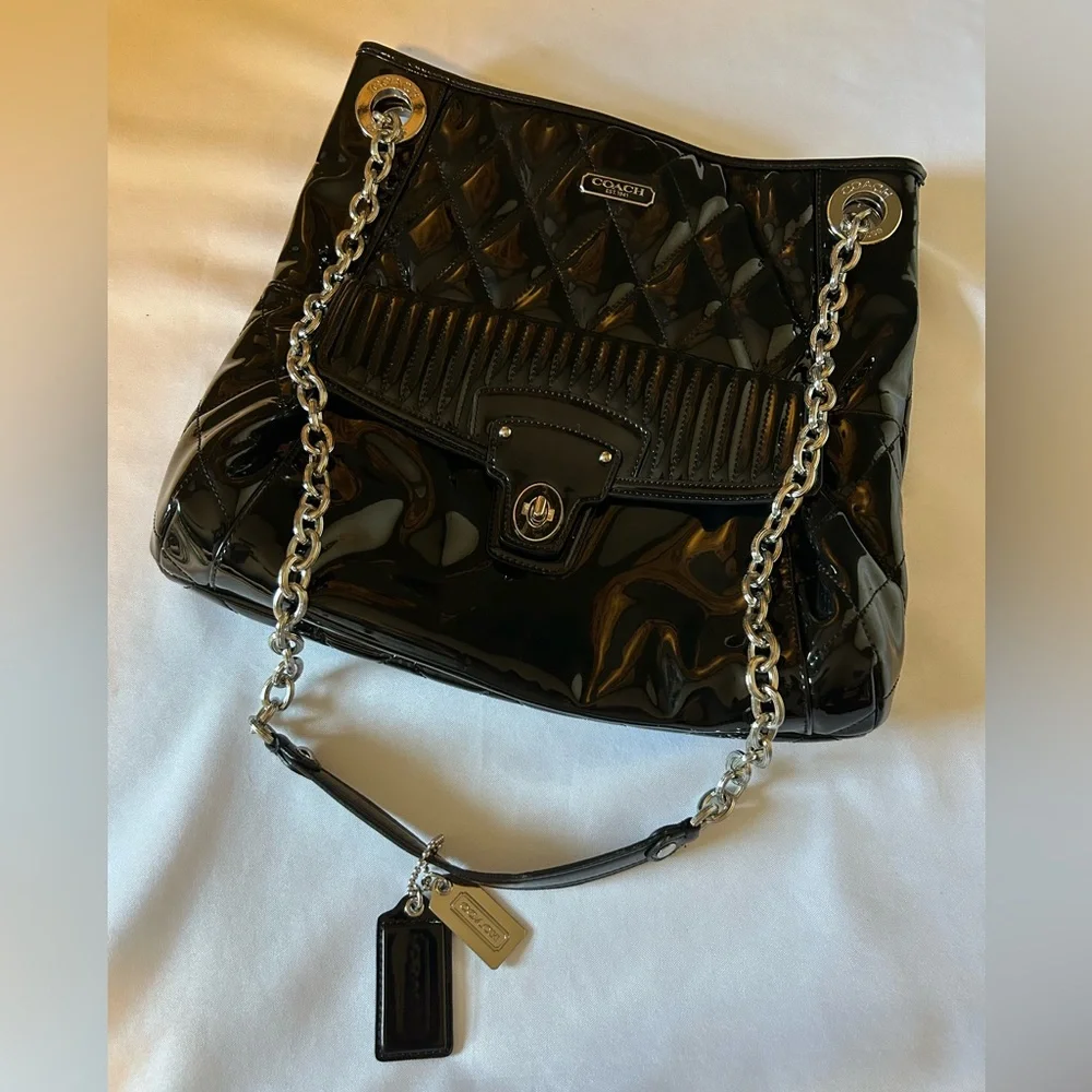 NWOT Coach Black Poppy Liquid Gloss Quilted Black Patent Leather Shoulder Bag. - Picture 1 of 4