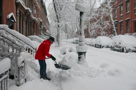 Le quartier de Brooklyn, à New York, est sous la neige ce lundi 23 février.