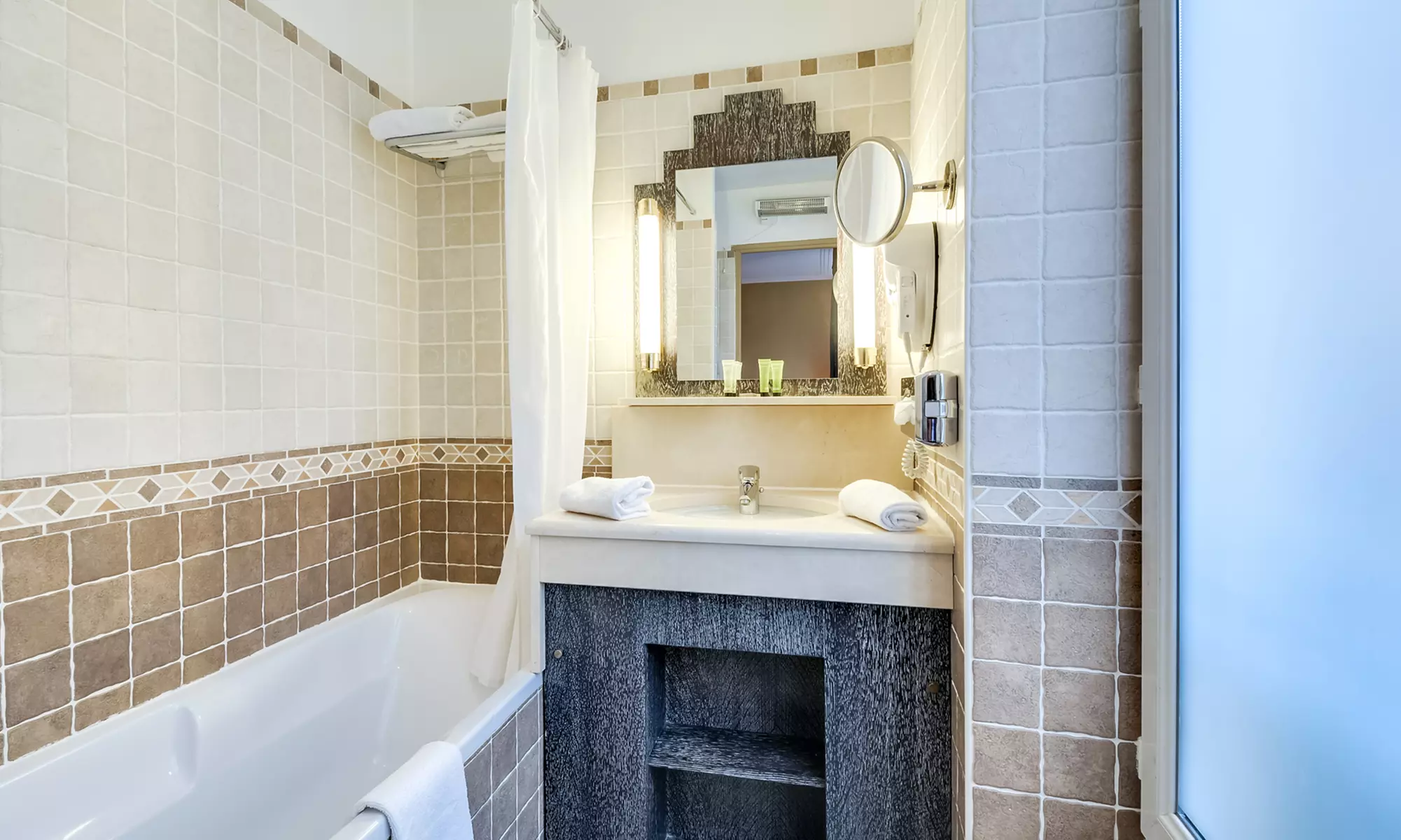 Chambre double à Paris 9e avec petit-déjeuner en option