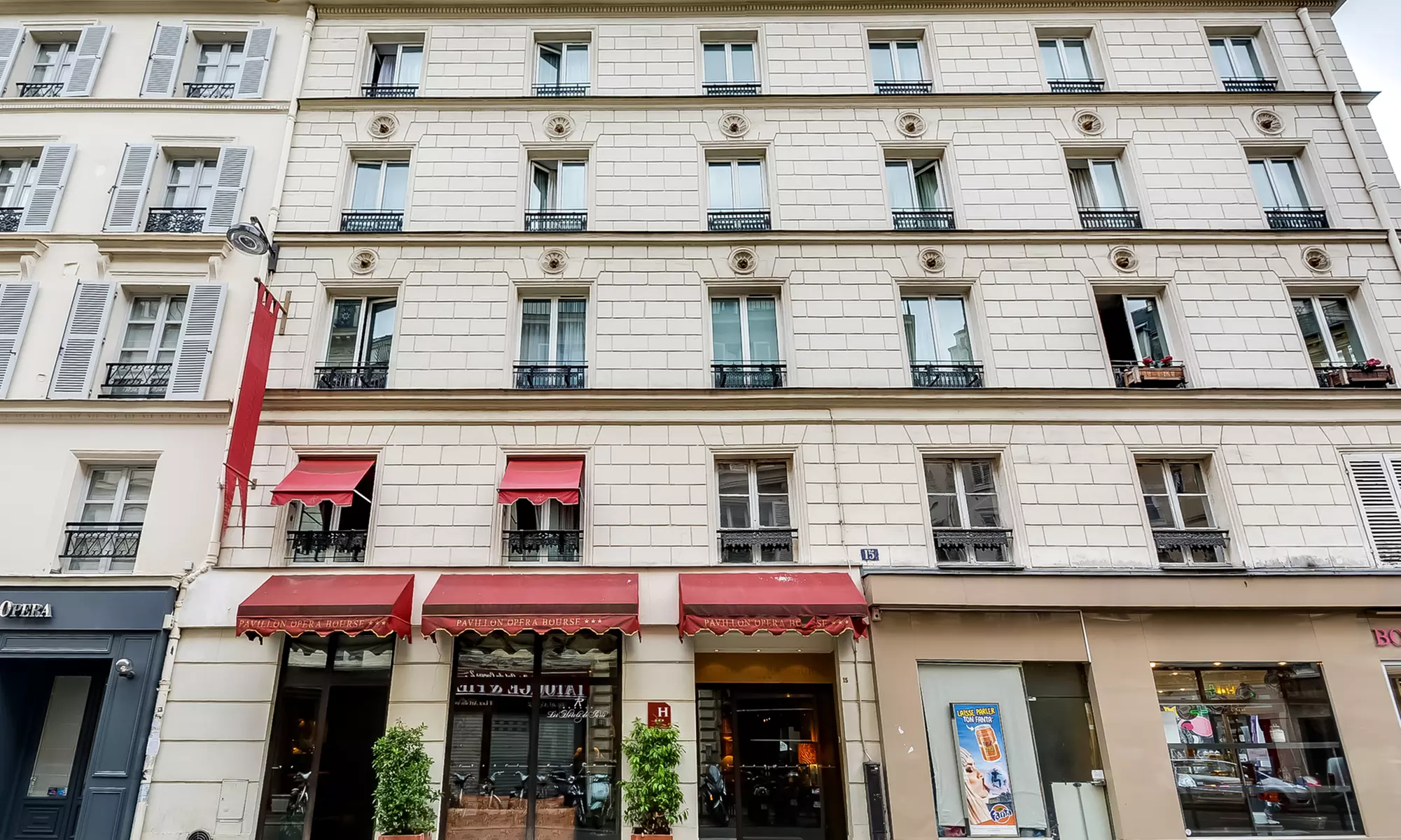 Chambre double à Paris 9e avec petit-déjeuner en option