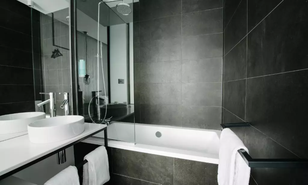 Clichy : chambre double avec petit-déjeuner et spa en option