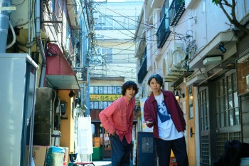 sunsiteより、素敵な夏への招待状──UKインディーの手触りで描く空と海、EP『Magan』