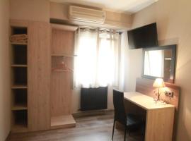 Hotel, H de l'Anton โรงแรมในBatea