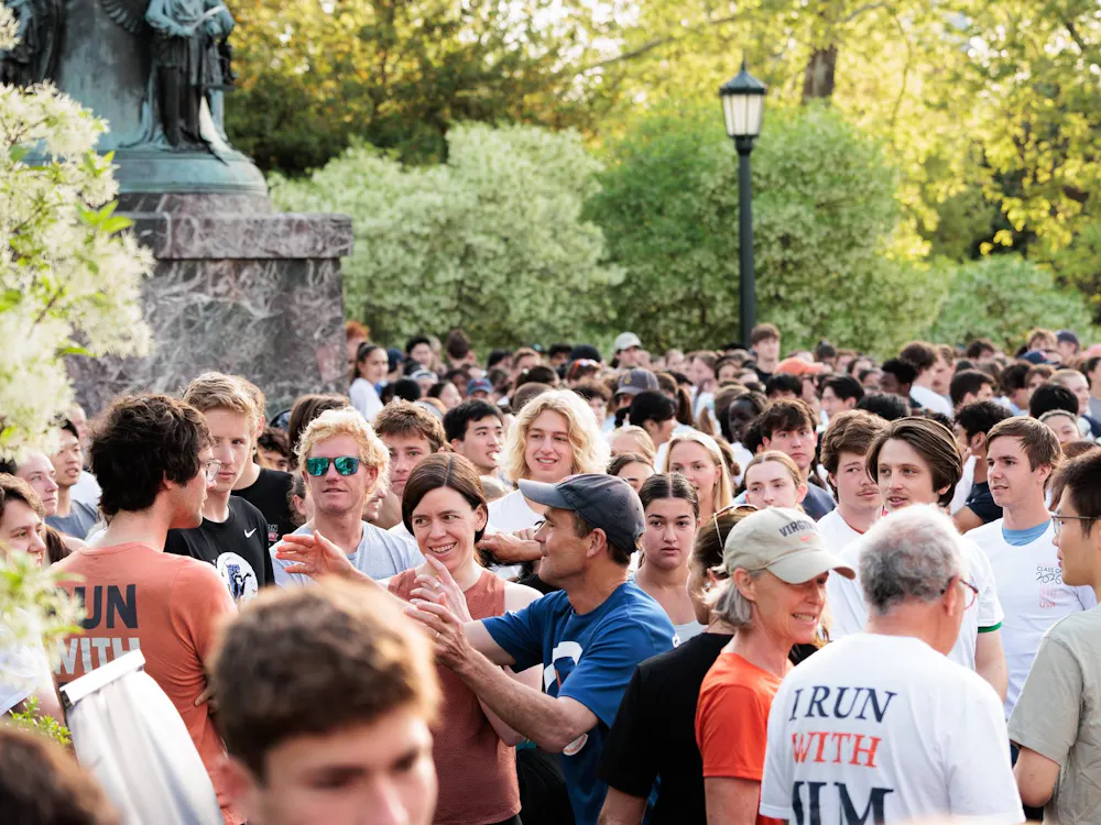 Hundreds of students joined former University President Jim Ryan for a Run With Jim organized by the Fourth-Year Trustees, April 15, 2026.