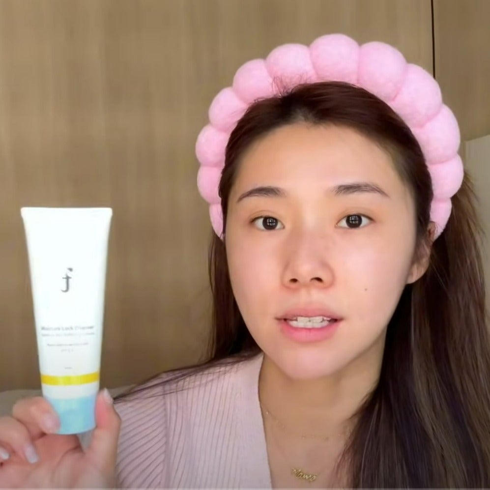 Moisture Lock Cleanser Review by Mong Chin