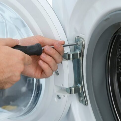 Manutenção e higenização em maquina de lavar